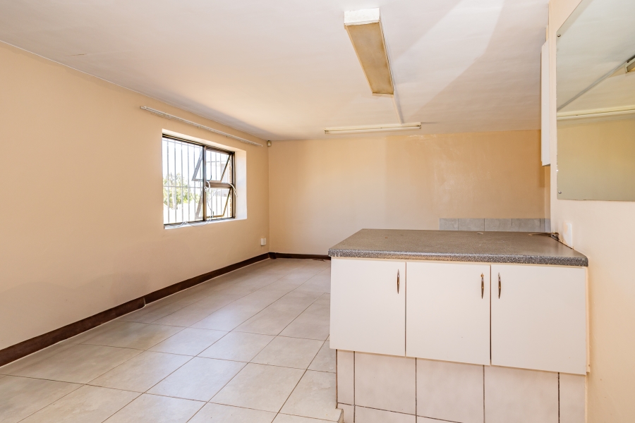 To Let 3 Bedroom Property for Rent in Loevenstein Western Cape